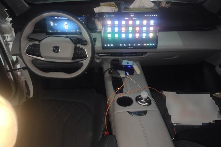 Used CHANGAN UNI-Z New Energy 2024 Blue Whale Smart Electric iDD 125km Beyond Edition Center Console