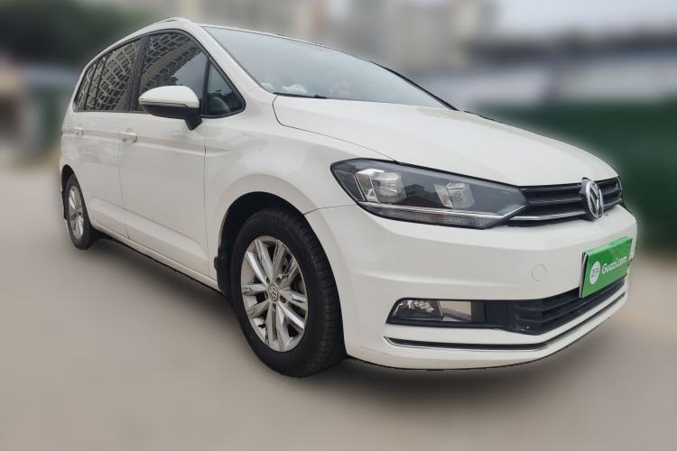 Used Volkswagen Touran 2016 Volkswagen Touran L 280TSI DSG Comfort Edition Front Right 45 Deg