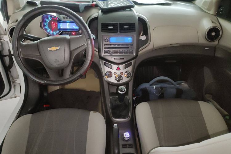 Used Chevrolet Aveo Sonic 2011 Sedan 1.4L MT SL