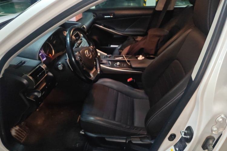 Used Lexus IS 2015 200T Leading Edition
