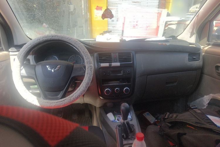 Used Wuling Rongguang V 2018 1.5L Practical Version
