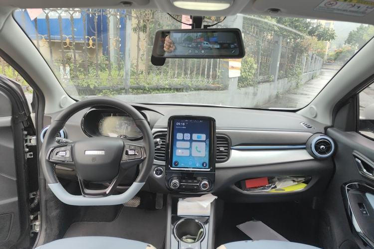 Used Chery QQ Little Ant 2022 Restyled Version Sweet Pink Edition Low-Sugar Version Lithium Iron Phosphate Battery 30.7 kWh 30 kW 301 km Center Console