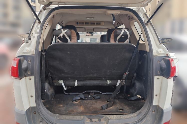 Used Dongfeng Fengon 370 2016 1.5L Manual Luxury Version SFG15-05 7 Seats Trunk