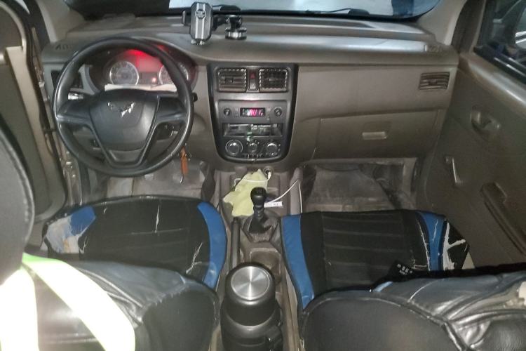 Used Wuling Rongguang V 2019 1.5L Practical Model China VI LAR Center Console