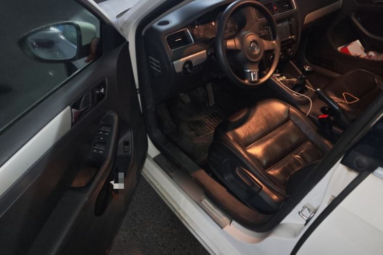 Used Volkswagen Sagitar 2012 1.6L Manual Comfort Model Driver Seat