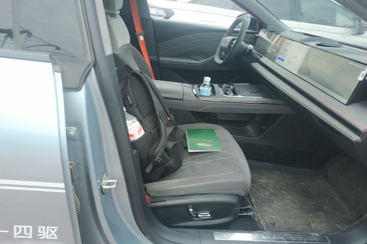 Used Geely Galaxy E8 2025 620 km All-Wheel Drive Starship LiDAR-Enabled Intelligent Driving Version Right Front Seat