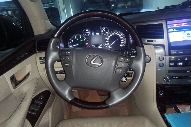 Used Lexus LX 2013 570
