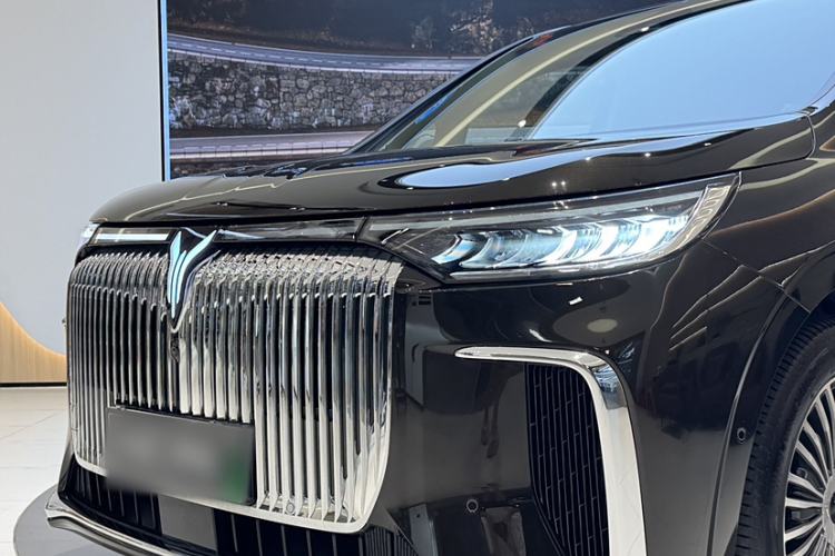 Used VOYAH Dream 2025 PHEV Four-Wheel Drive Prestige Kunpeng Edition
