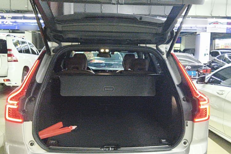 Used Volvo XC60 2022 B5 4x4 Zhiyi Luxury Edition
