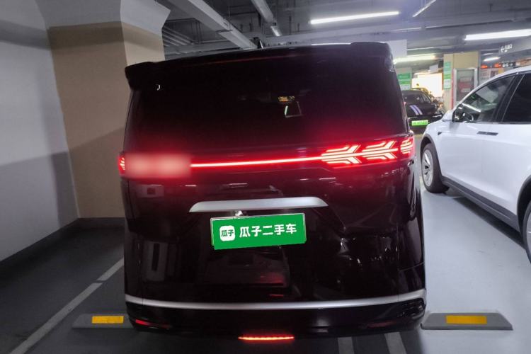 Used Denza D9 2022 EV 600 Four-Wheel Drive Prestige Model
