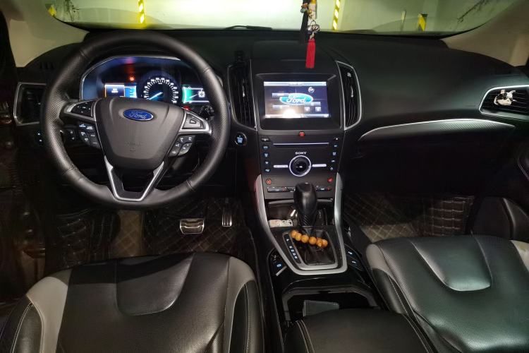 Used Ford Edge 2015 2.7T GTDi 4x4 Sporty 7-Seater Center Console