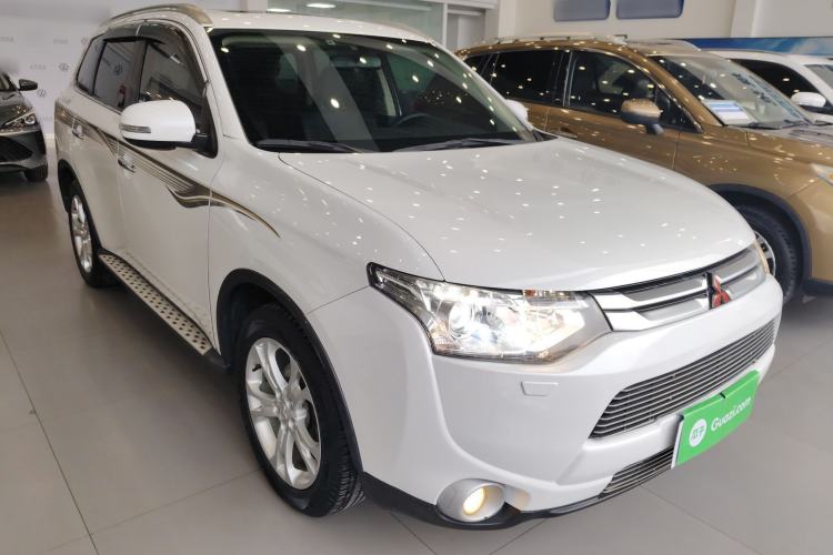 Used Mitsubishi Outlander (Import) 2014 2.4L 4x4 Deluxe Value Edition 7 Seats
