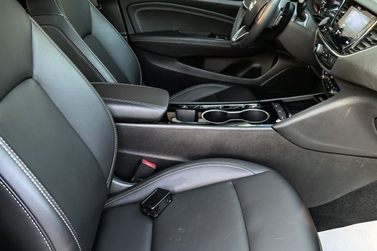 Used Buick Regal 2024 25T Deluxe Edition Right Front Seat