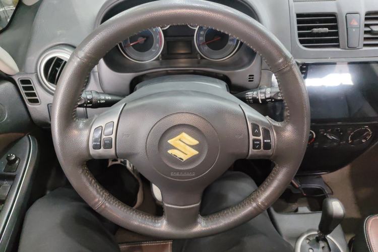Used Suzuki SX4 2012 1.6L Automatic Ruiqi Model Steering Wheel