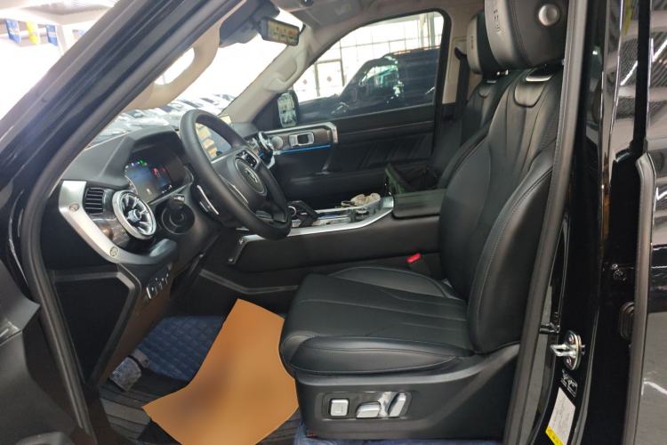 Used Tank 400 New Energy 2024 Hi4-T Off-Road Edition Left Front Seat