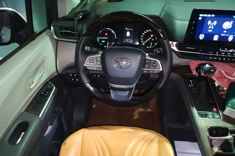 Used Toyota Granvia 2023 2.5L Hybrid Luxury Edition Steering Wheel