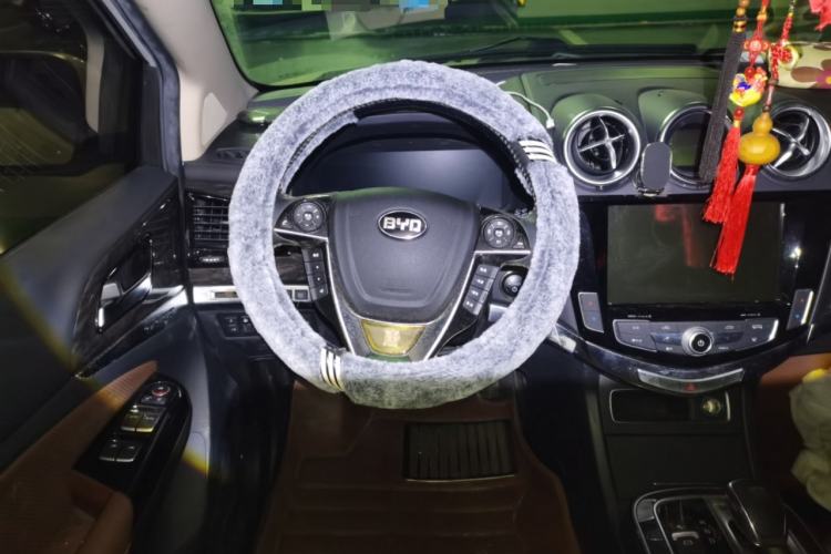 Used BYD Tang New Energy 2015 2.0T Four-Wheel-Drive Flagship Model