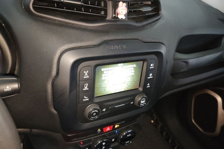 Used Jeep Renegade 2017 180T Automatic Jingneng Edition Audio And AC Panel