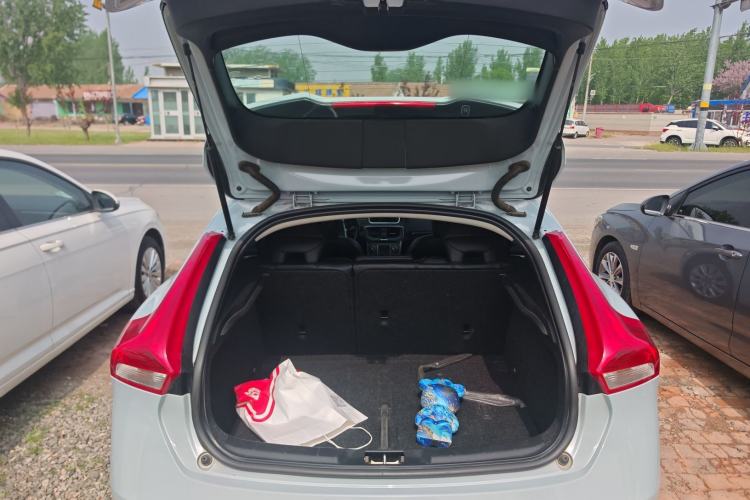 Used Volvo V40 2015 1.6T Zhiyi Edition
