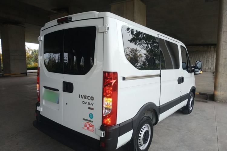 Used Iveco Eurocargo 2021 2.0T Manual Super-Rui Short Wheelbase Low-Roof Side-Hinged Door F1A