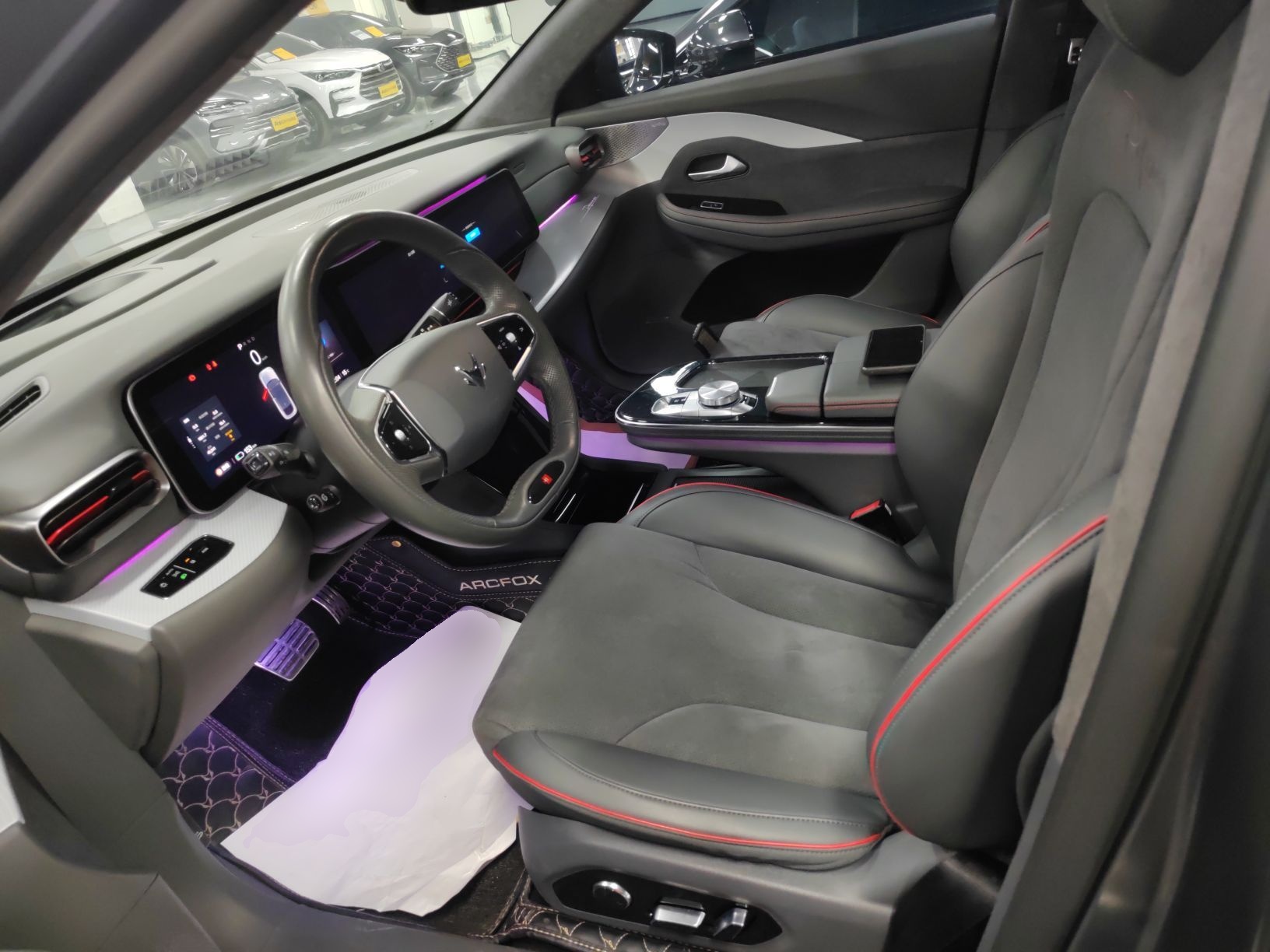 المقاعد الأمامية داخل السيارة