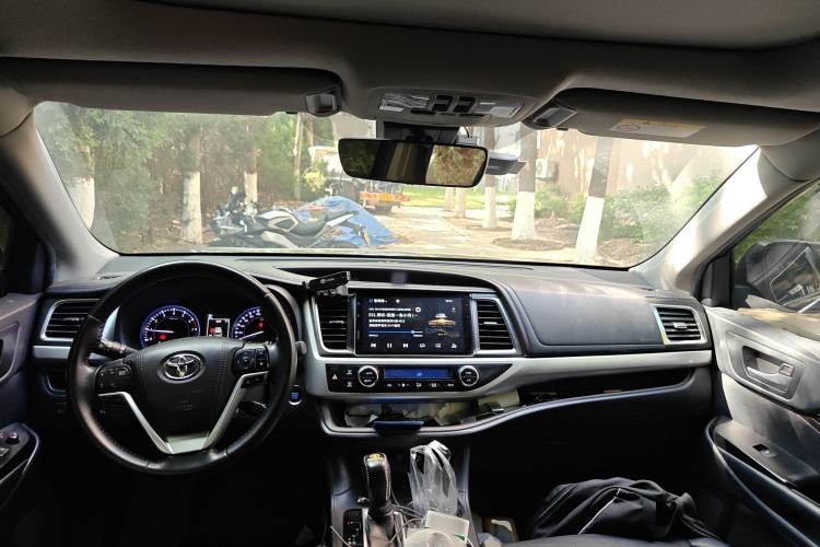 Used Toyota Highlander 2018 2.0T Four-Wheel Drive Prestige Version 7 Seats China VI Standard Center Console