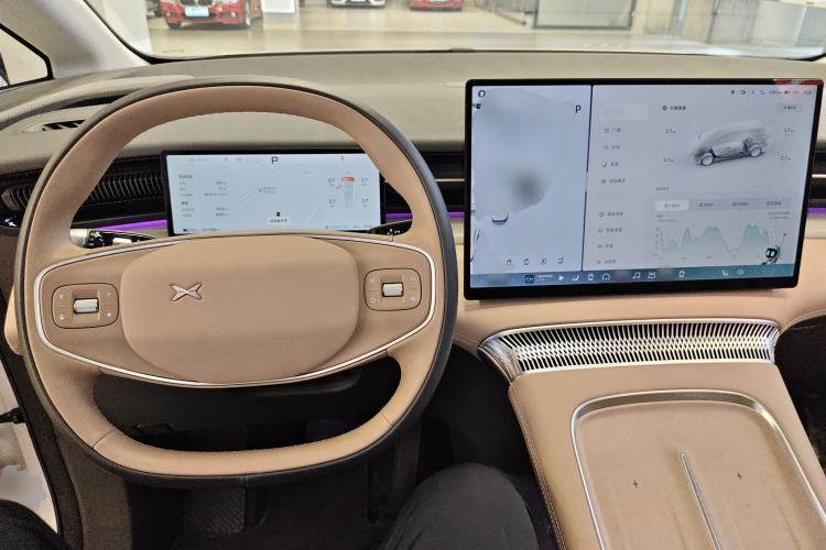 Used XPeng X9 2025 740 Ultra-Long Range Max Center Console