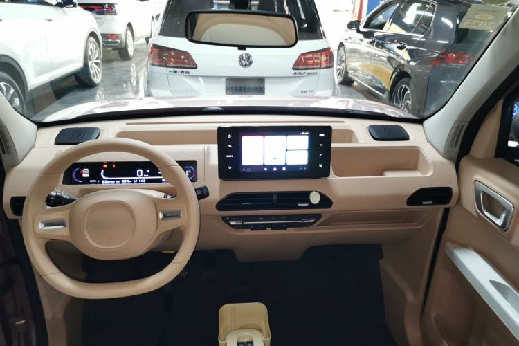 Used Geely Galaxy Panda 2023 Panda Mini 200km Endurance Bear Center Console