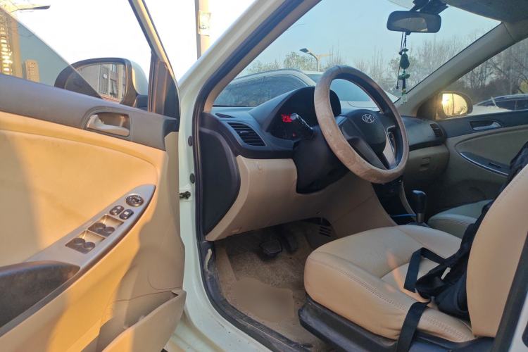 Used Hyundai Verna (older generation) 2014 1.4L Automatic Smart GLS Driver Seat