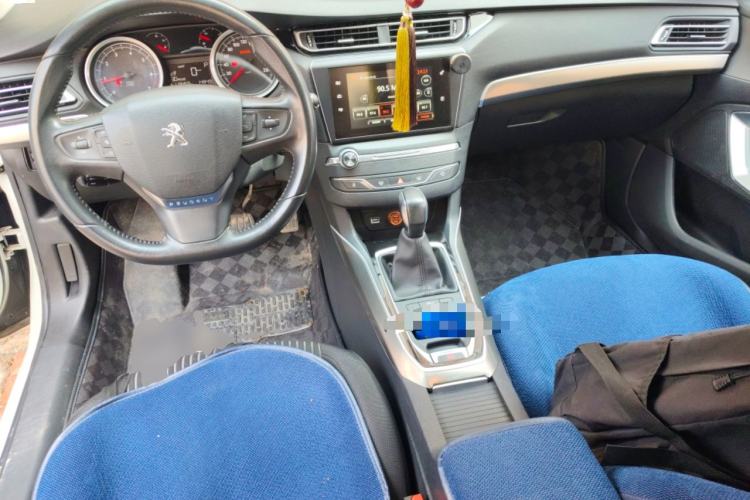 Used Peugeot 408 2014 1.8L Automatic Luxury Edition Center Console