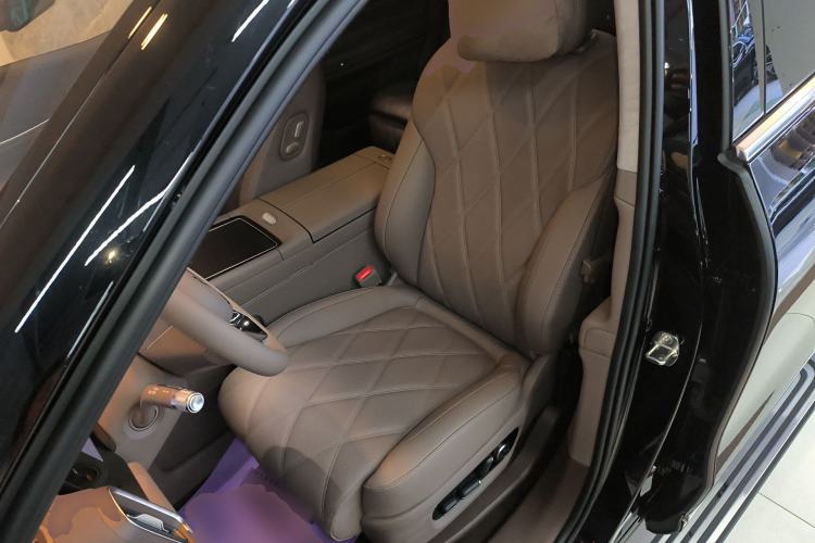 Used Hima AITO M9 2025 Extended-Range Ultra Version 52 kWh 6-Seater Left Front Seat