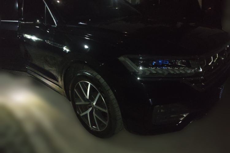 Used Volkswagen Touareg 2019 3.0 TSI RuiFeng Edition China V Standard Front Right 45 Deg