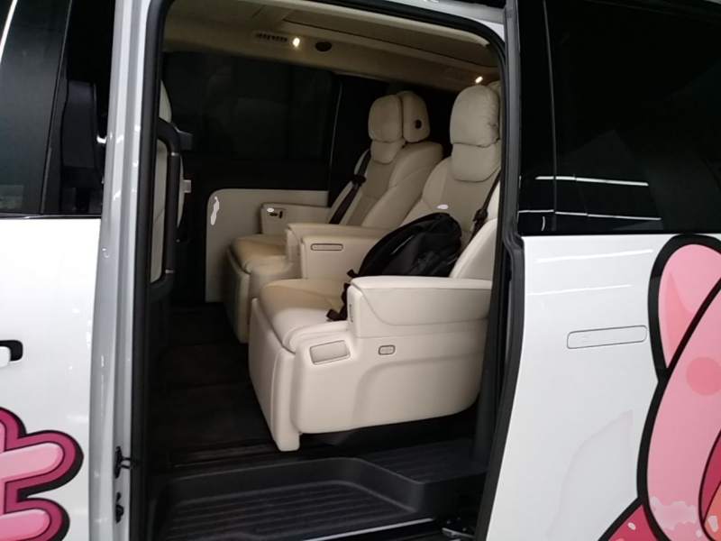 Used Li Auto MEGA 2025 Home Family Special Edition — 16