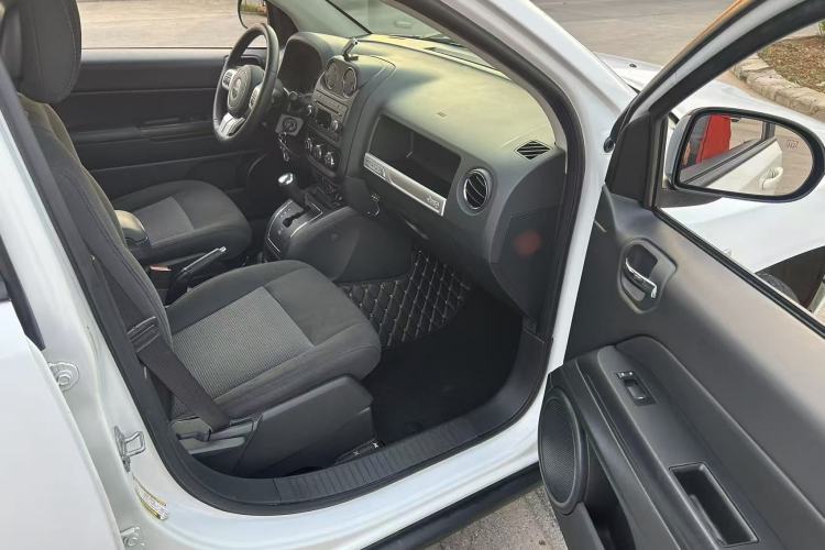 Used Jeep Compass 2015 2.0L two-wheel drive sport version