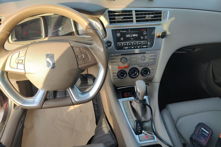 Used DS 5LS 2014 1.6T Luxury Edition THP160
