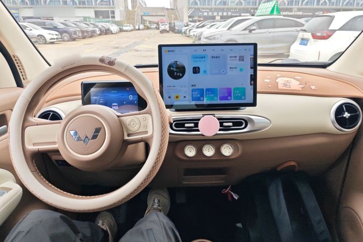 Used Wuling Hongguang MINIEV 2025 Four-Door Version Zhenxiang+ Edition Center Console