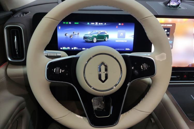 Used Hima AITO M9 2025 Extended-Range Ultra Version 52 kWh 6-Seater Steering Wheel