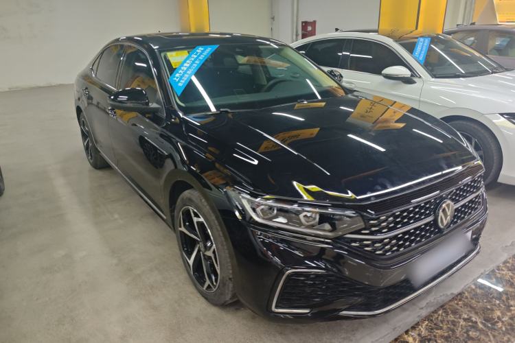 Used Volkswagen Passat 2025 Outstanding Model 380TSI Starry Dragon Glorious Edition Front Right 45 Deg