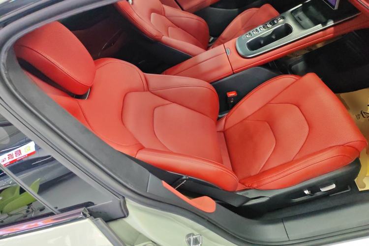 Used Xiaomi Auto SU7 2024 Four-Wheel Drive Ultra-Long Range Advanced Intelligent Driving Max Edition
