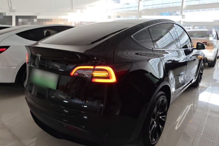 Used Tesla Model Y 2023 Long-Range All-Wheel-Drive Version
