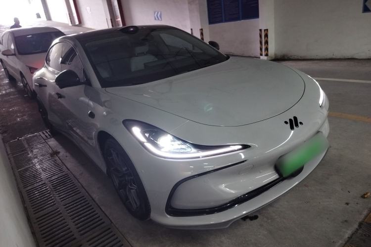 Used IM L6 2024 Max Long-Range Version Front Right 45 Deg