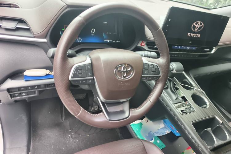 Used Toyota SIENNA 2023 2.5L Hybrid Platinum Edition Steering Wheel