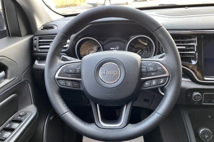 Used Jeep Commander 2018 2.0T Four-Wheel Drive Smart Enjoyment Version China V Emission Standard