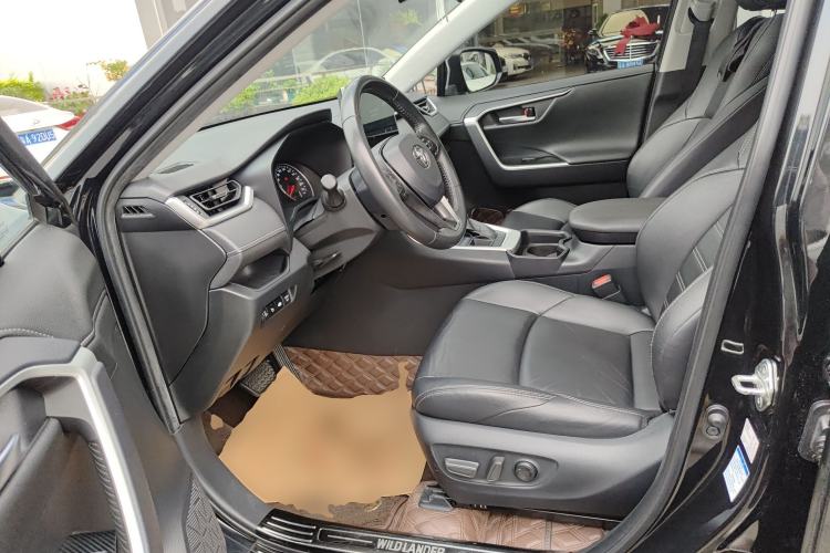 Used Toyota Wildlander 2021 2.0L CVT 4x4 Luxury Edition Left Front Seat