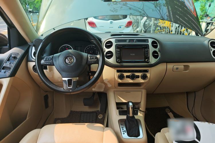 Used Volkswagen Tiguan 2013 1.8 TSI Automatic All-Wheel Drive Luxury Model Center Console