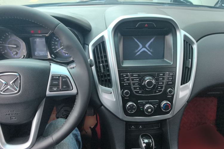 Used JMC Yusheng S350 2014 2.4T Automatic 2WD Diesel Luxury Version with Sunroof 5 Seats