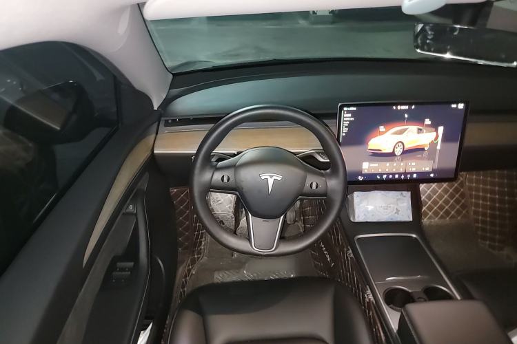 Used Tesla Model Y 2022 Long-Range All-Wheel-Drive Version Steering Wheel