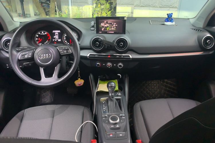 Used Audi Q2L 2018 35 TFSI Launch Exclusive Edition China VI Center Console