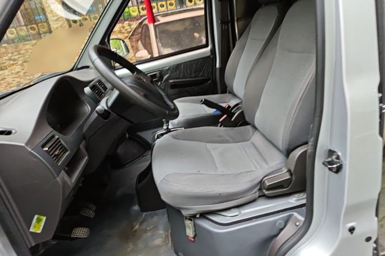 Used Wuling Rongguang 2019 1.5L Extended-Body Van Base Model with 2 Seats Left Front Seat