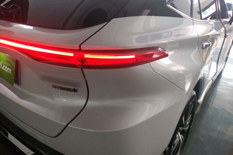 Used Toyota Harrier 2022 Dual-Engine 2.5L CVT Two-Wheel Drive Luxury Edition Right Rear Taillight